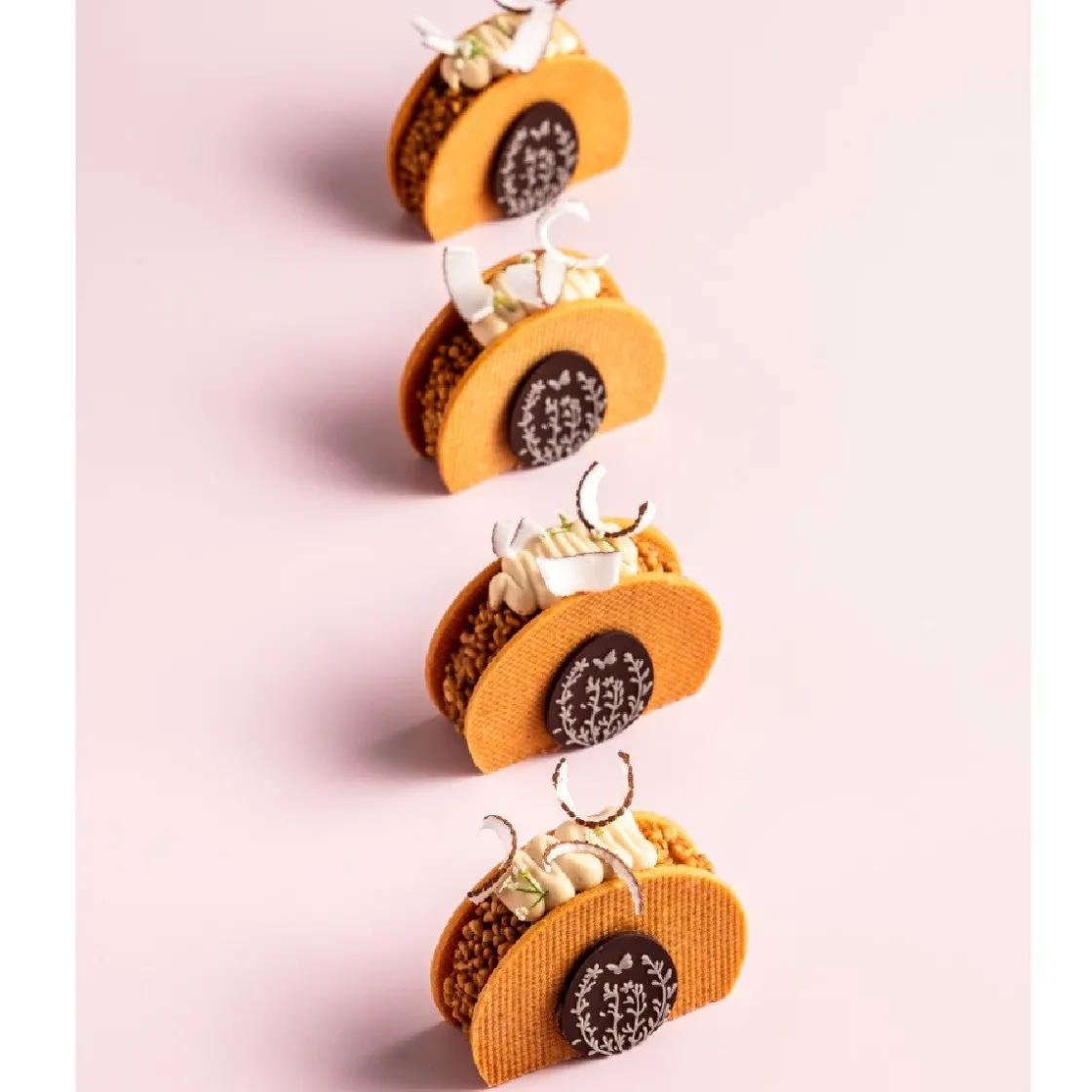 Dobla Chocoladedecoratie Paasei met Bloemenveld (144 stuks)* Chocolade Decoraties|Chocolade Decoraties